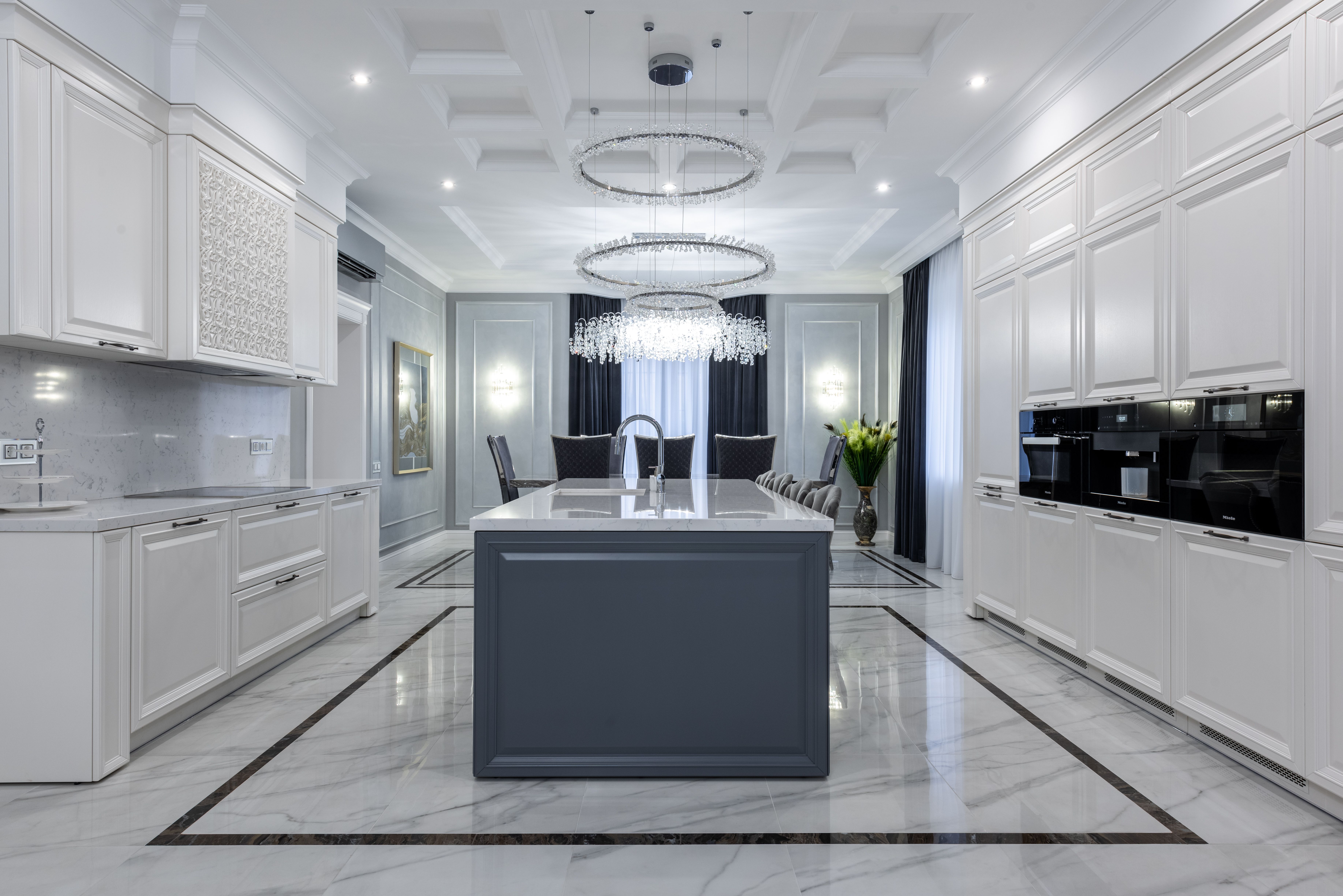Italian Marble vs Engineered Stone: What Luxury Homeowners Prefer